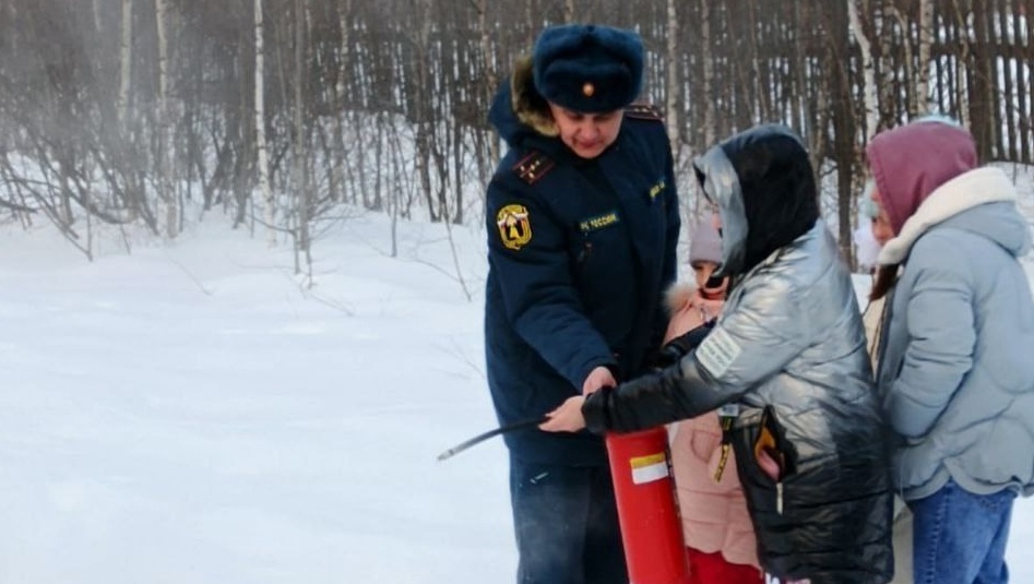 Детей-сирот из Моркинского района научили пользоваться огнетушителем