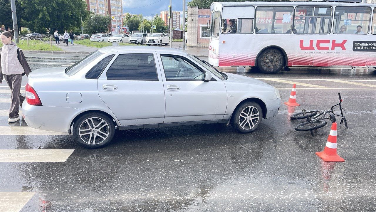В Йошкар-Оле на пешеходном переходе сбили 12-летнего велосипедиста