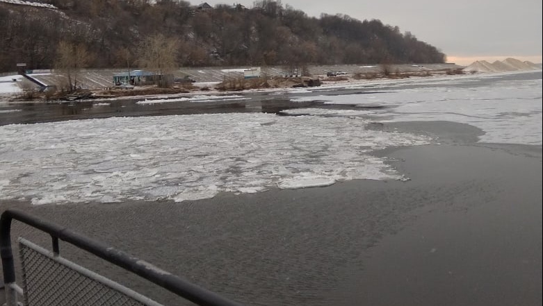 Паромная переправа «Козьмодемьянск — Коротни» пока продолжает свою работу