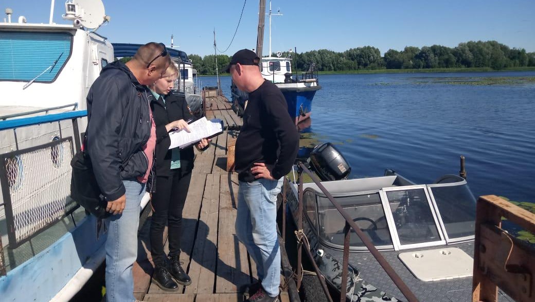 Чтобы не лишиться лодки, житель Козьмодемьянска оплатил долг, не отходя от причала