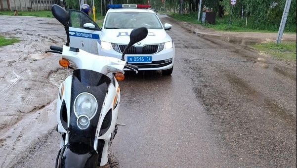 В Волжском районе задержали скутериста-пенсионера без водительских прав