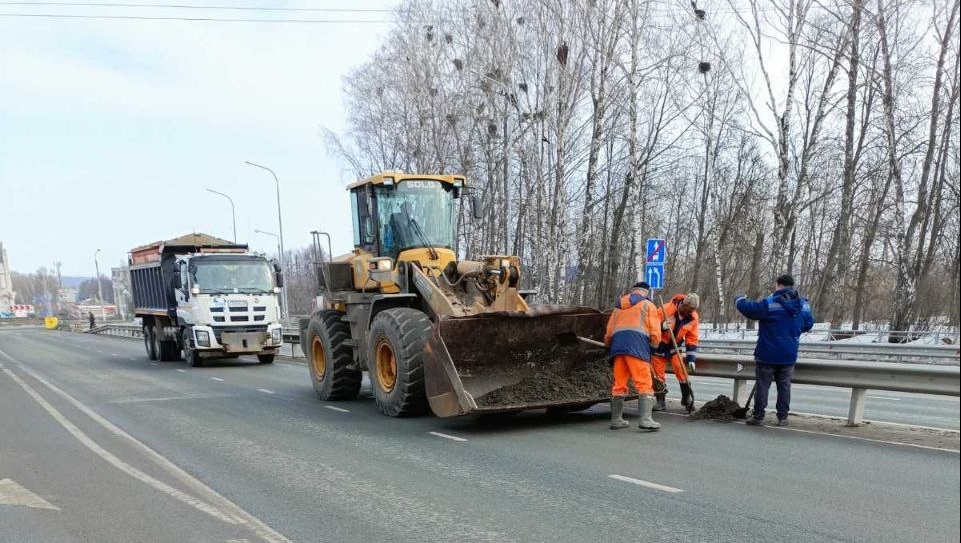 На федеральных автодорогах Марий Эл собрано 400 кубометров мусора