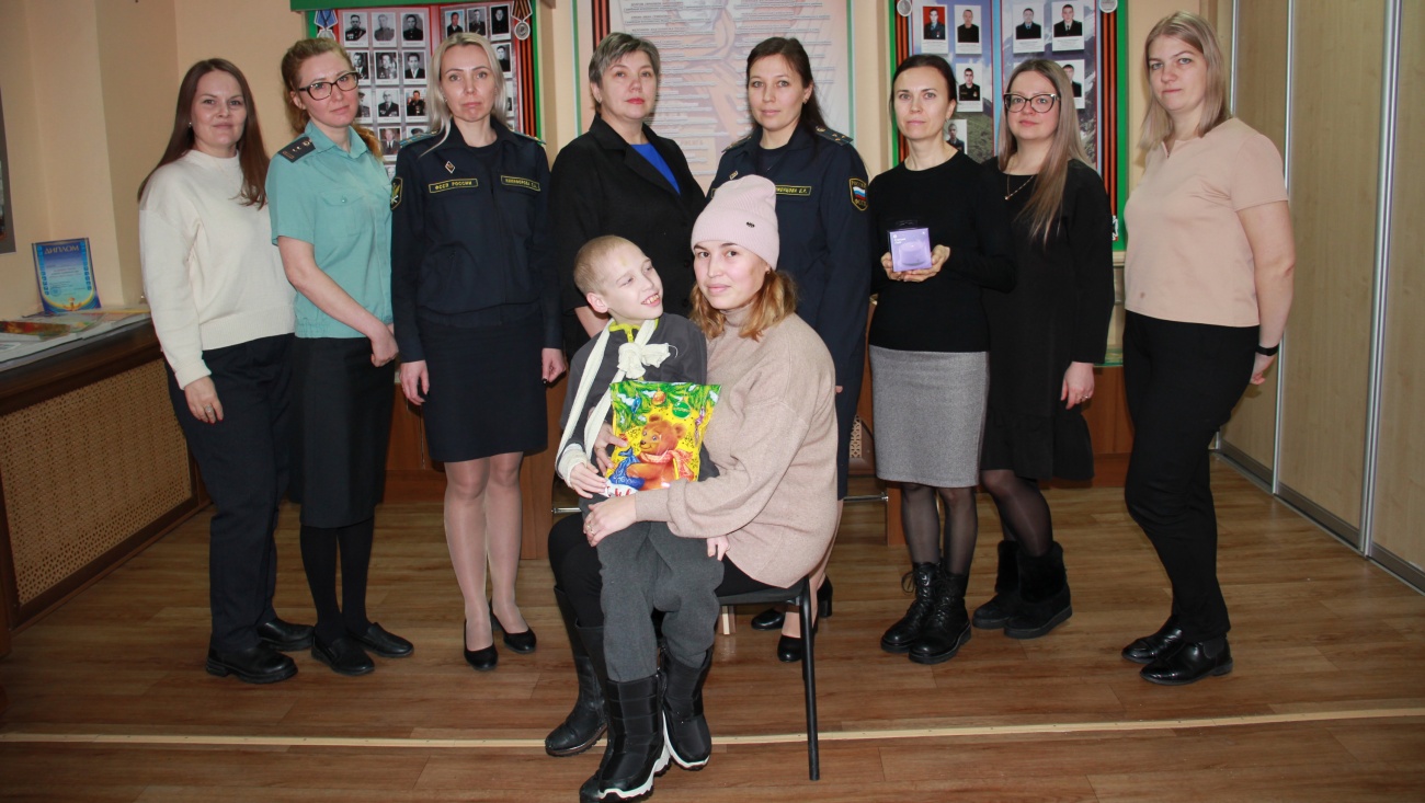 В Марий Эл судебные приставы сняли шары с «Ёлки желаний»