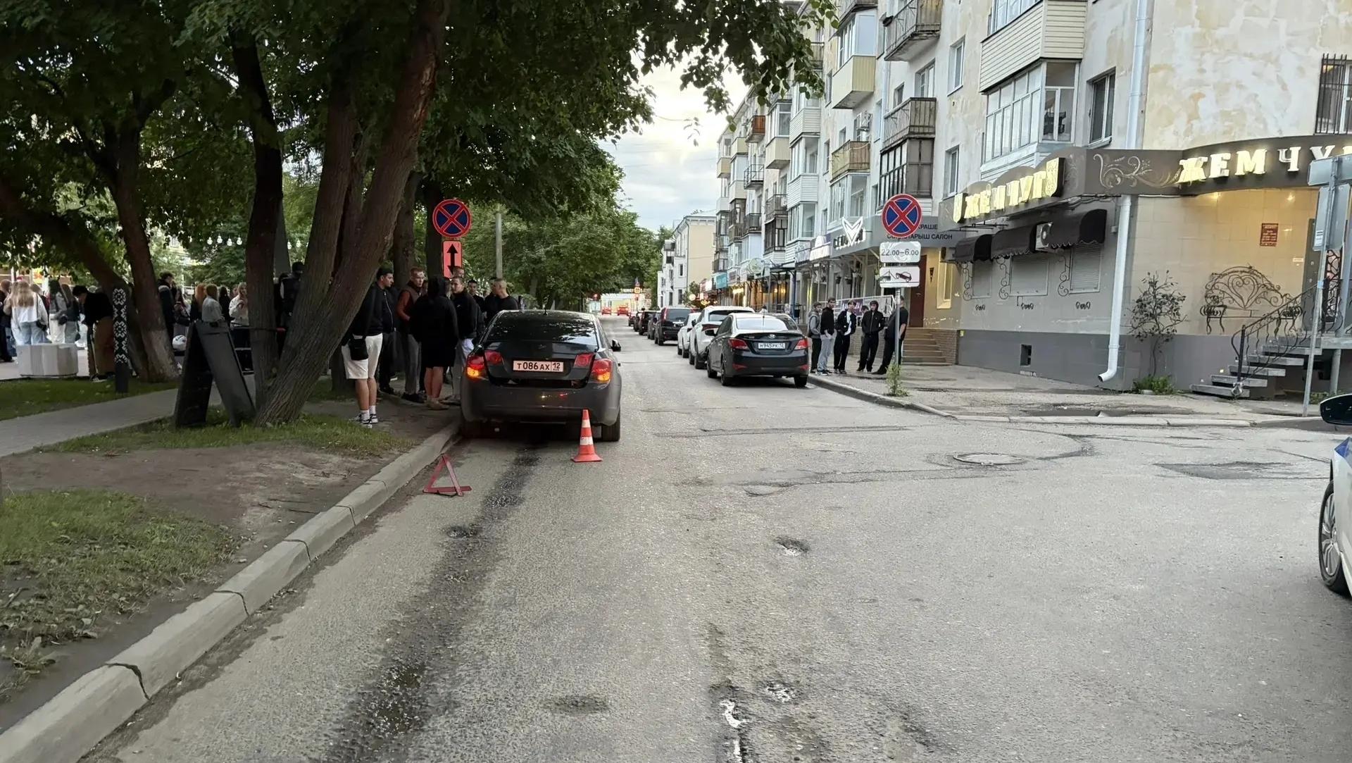 В Йошкар-Оле две 16-летние девушки попали под колёса Chevrolet