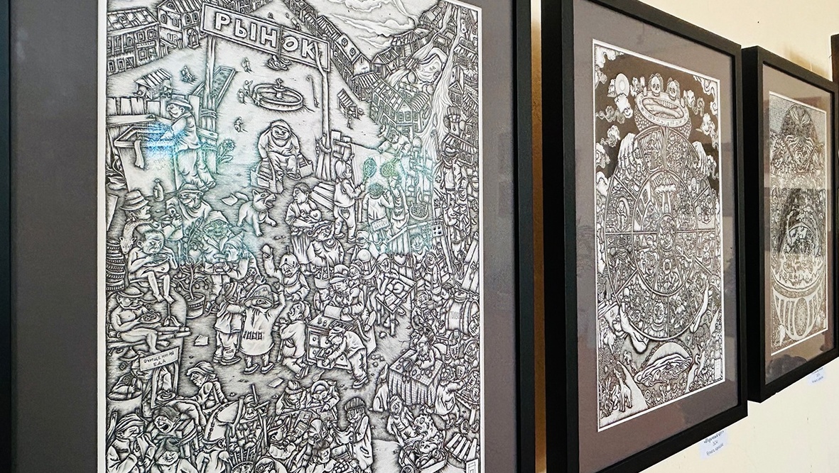 В Козьмодемьянске работает выставка самобытного художника Александра Леденейкина