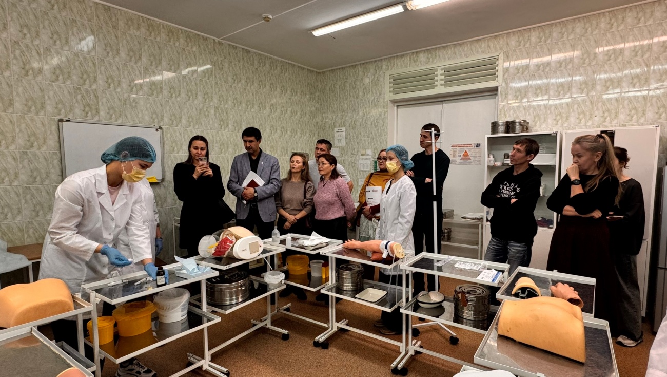 Артисты театра Шкетана для подготовки нового спектакля отправились в медколледж Йошкар-Олы