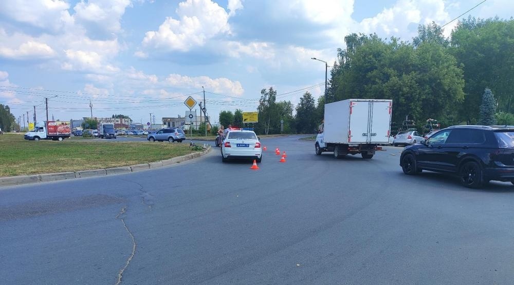 В Йошкар-Оле женщина-водитель на кольце не пропустила велосипедиста