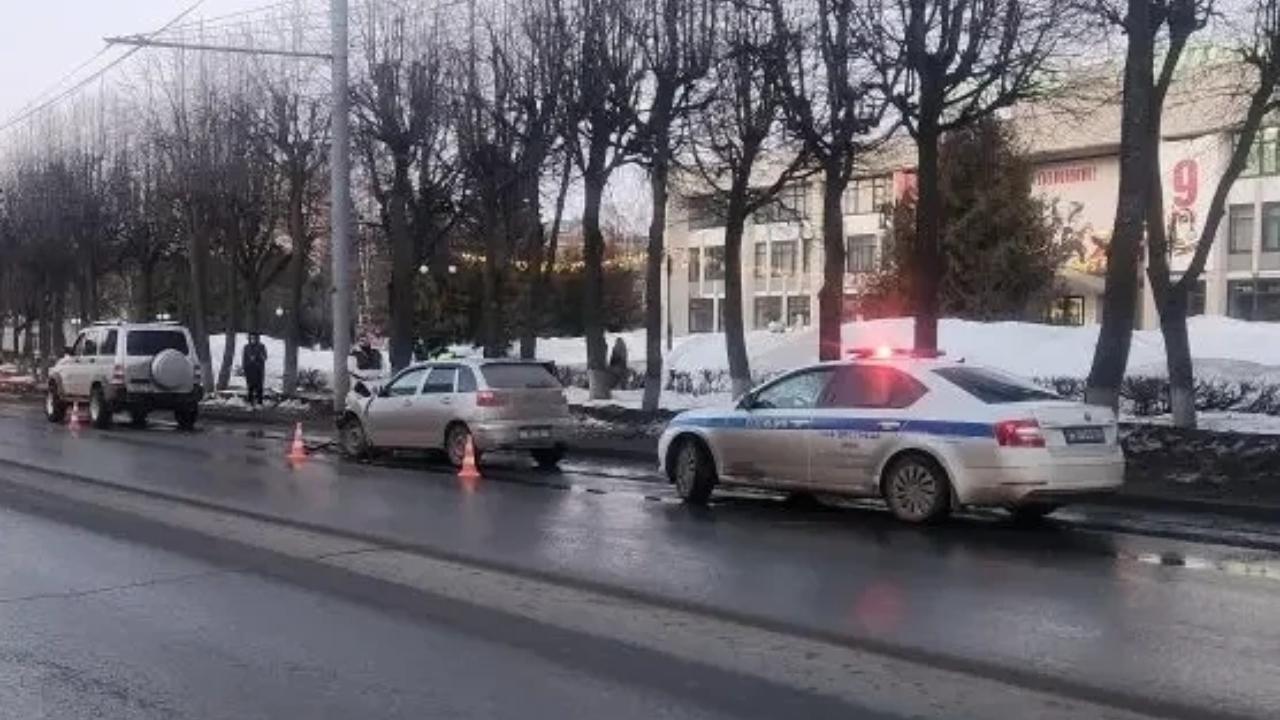 В Йошкар-Оле 18-летний водитель протаранил «УАЗ Патриот»