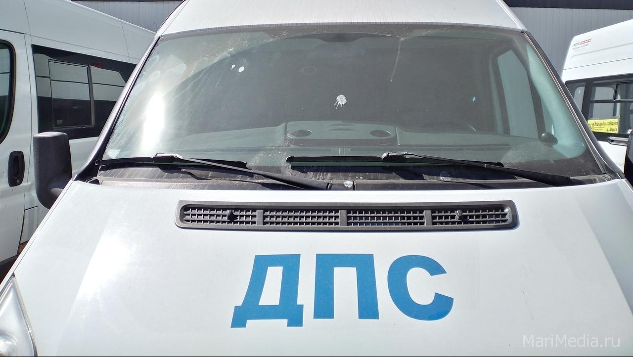 В Йошкар-Оле пьяный водитель, уходя от погони, задел по касательной встречный автомобиль