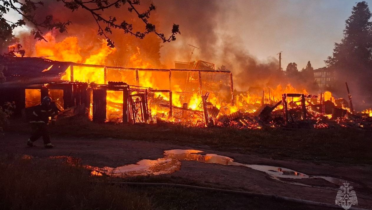 Ночью жителей Сернура разбудил треск взрывающегося шифера