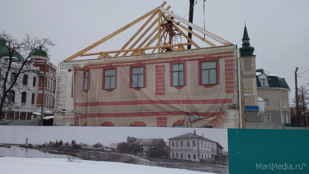 В Йошкар-Оле дом купца Карелина подводят под крышу