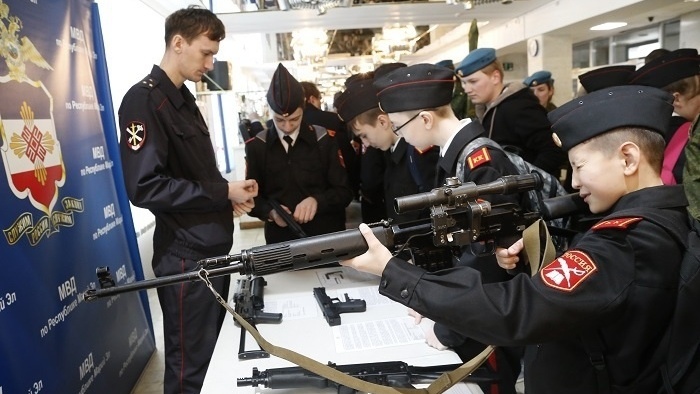 Городские и сельские школы получат гранты на патриотические воспитание учащихся