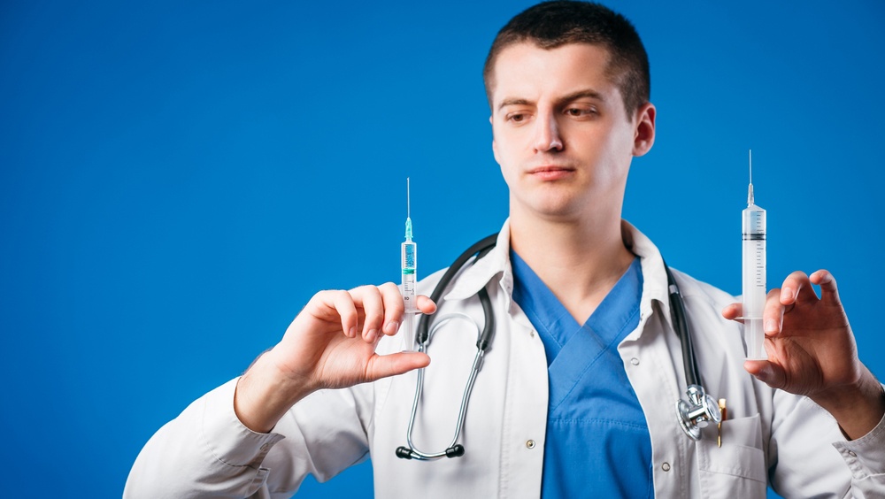 Минздрав России разрешил одновременную вакцинацию от COVID-19 и гриппа