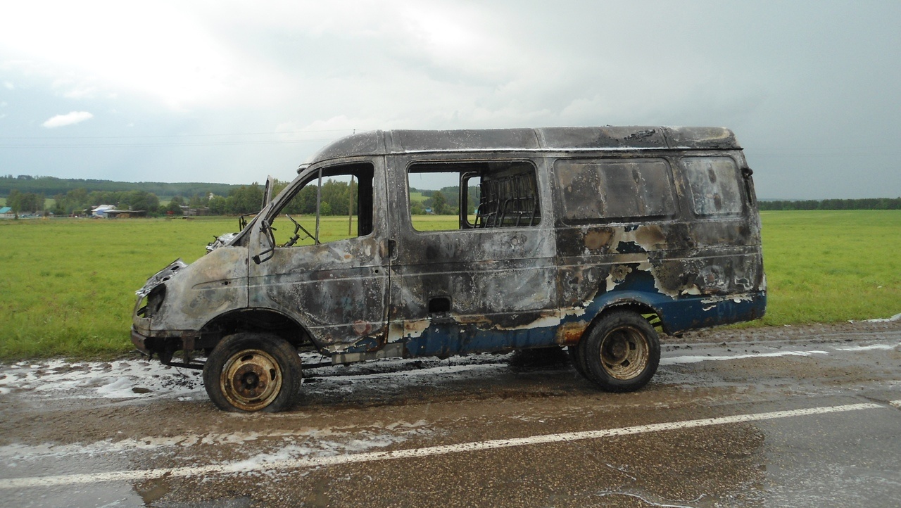 На трассе в Марий Эл загорелась машина с детьми