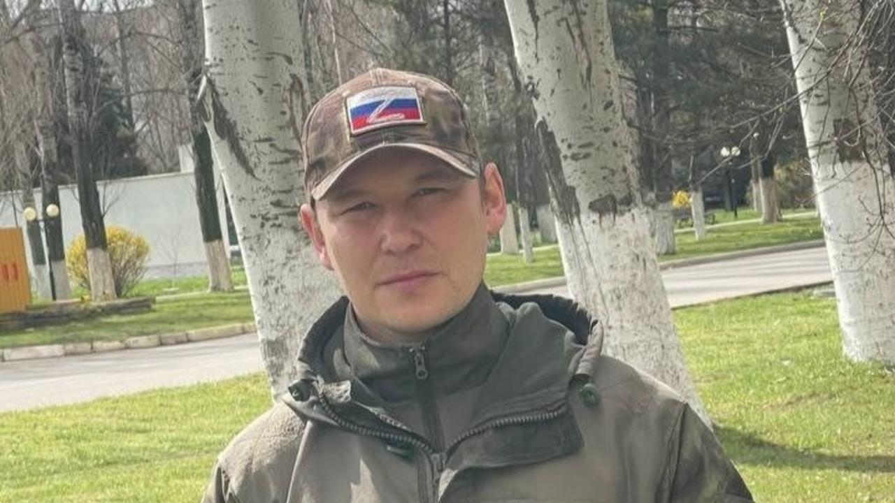 В Сернурском районе сегодня проводили в последний путь погибшего год назад бойца