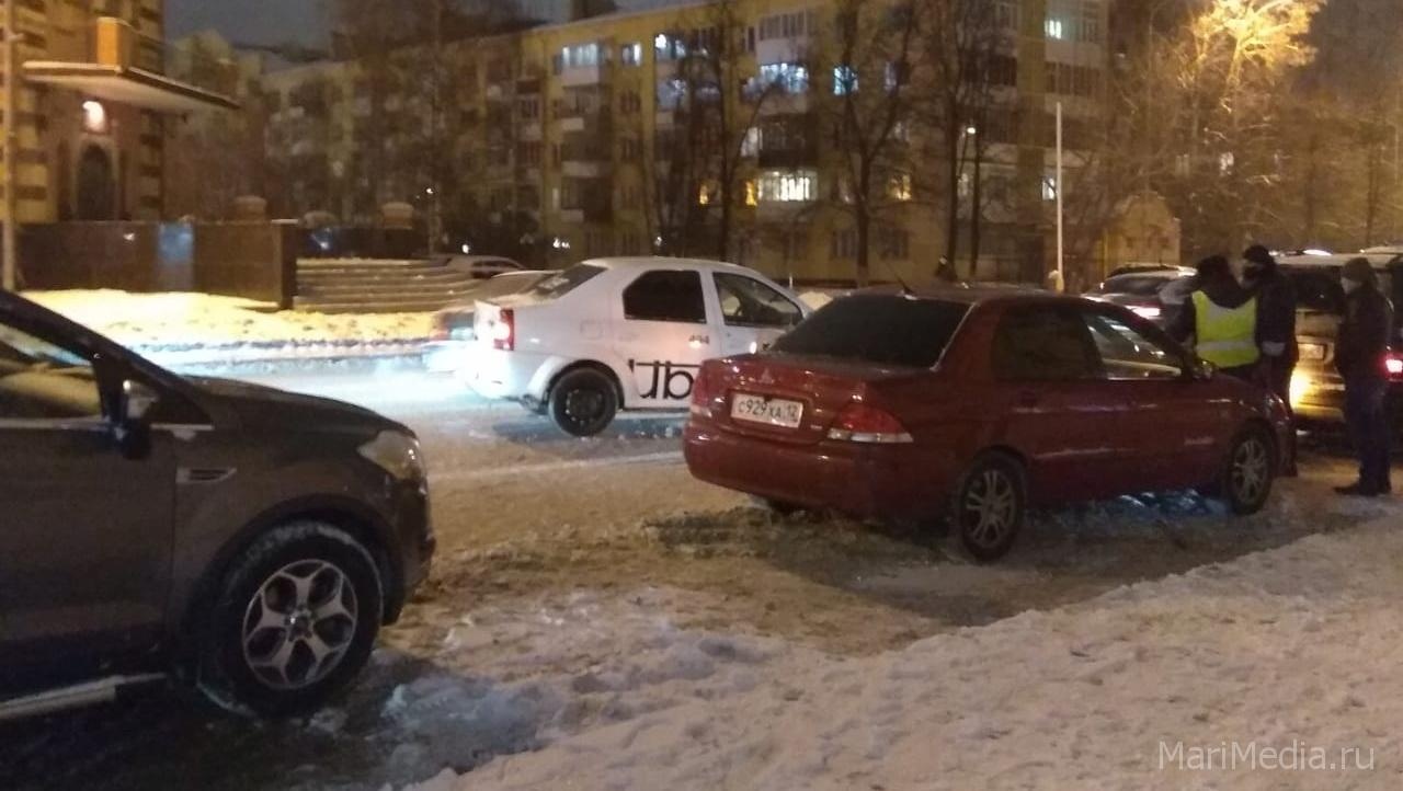 На Вашской столкнулись несколько машин