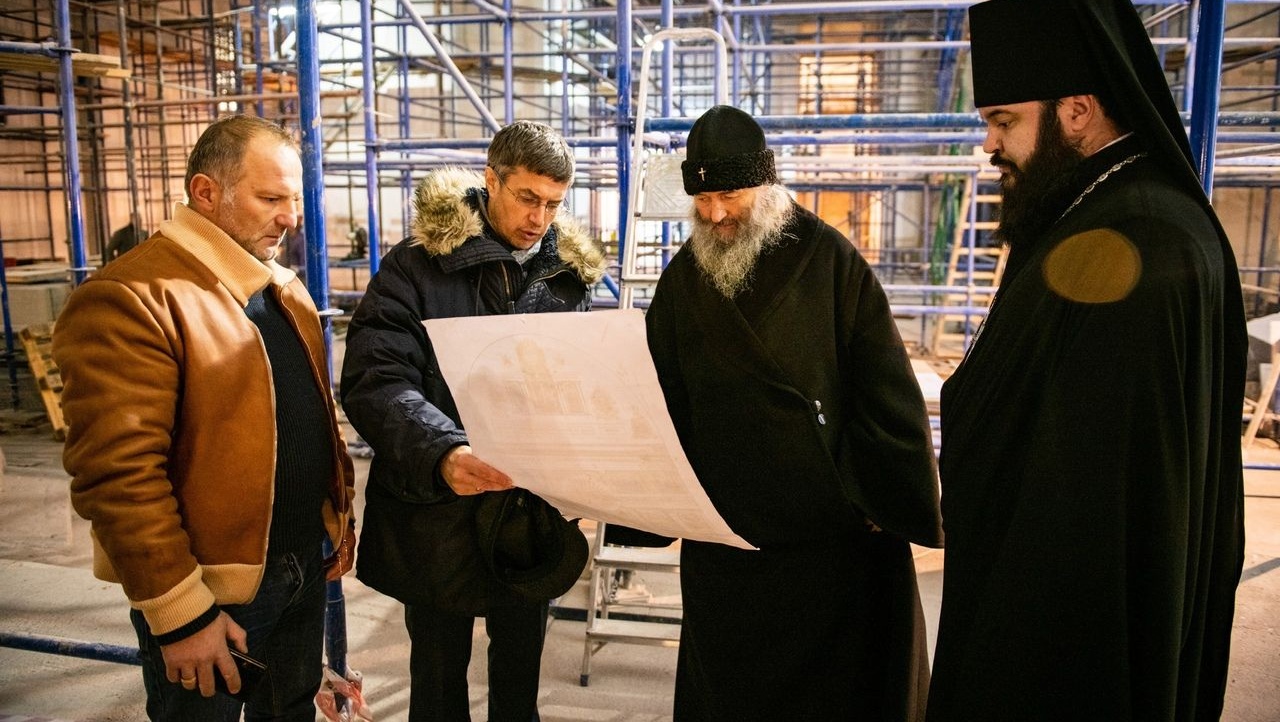 Митрополит Йошкар-Олинский Иоанн посетил воссоздаваемый Казанский собор