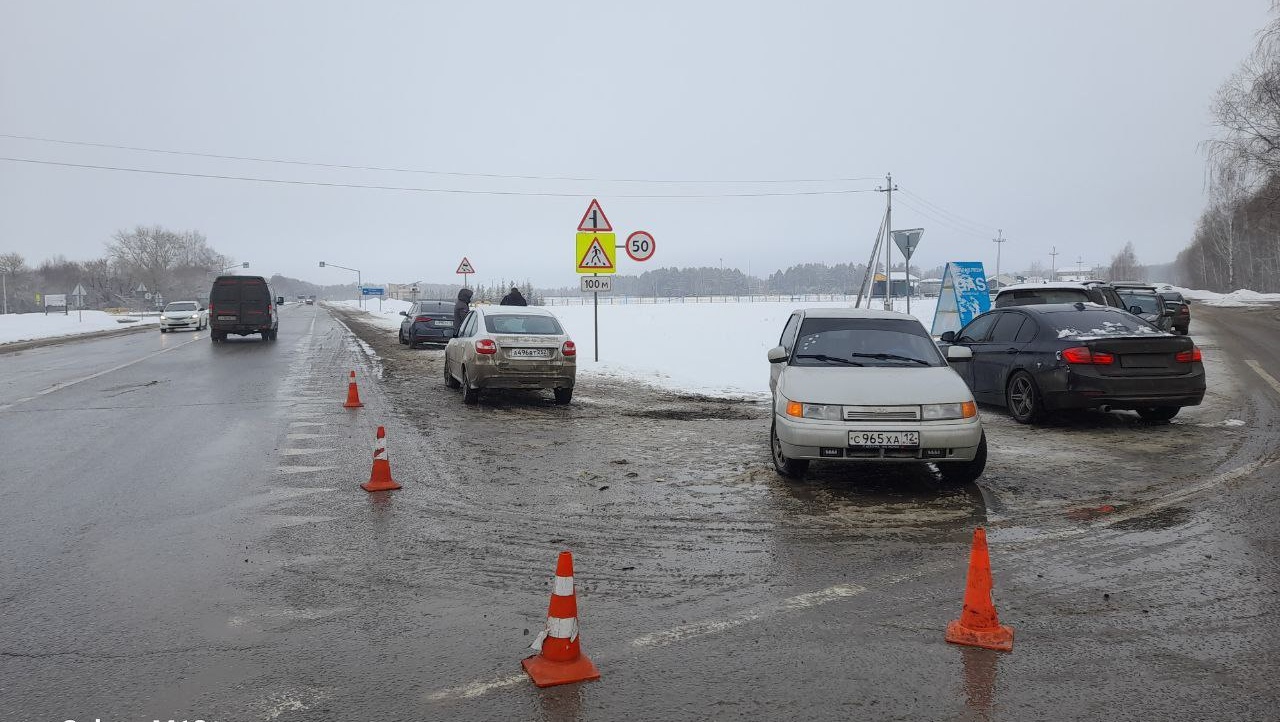 В Марий Эл на месте ДТП работают сотрудники ГАИ