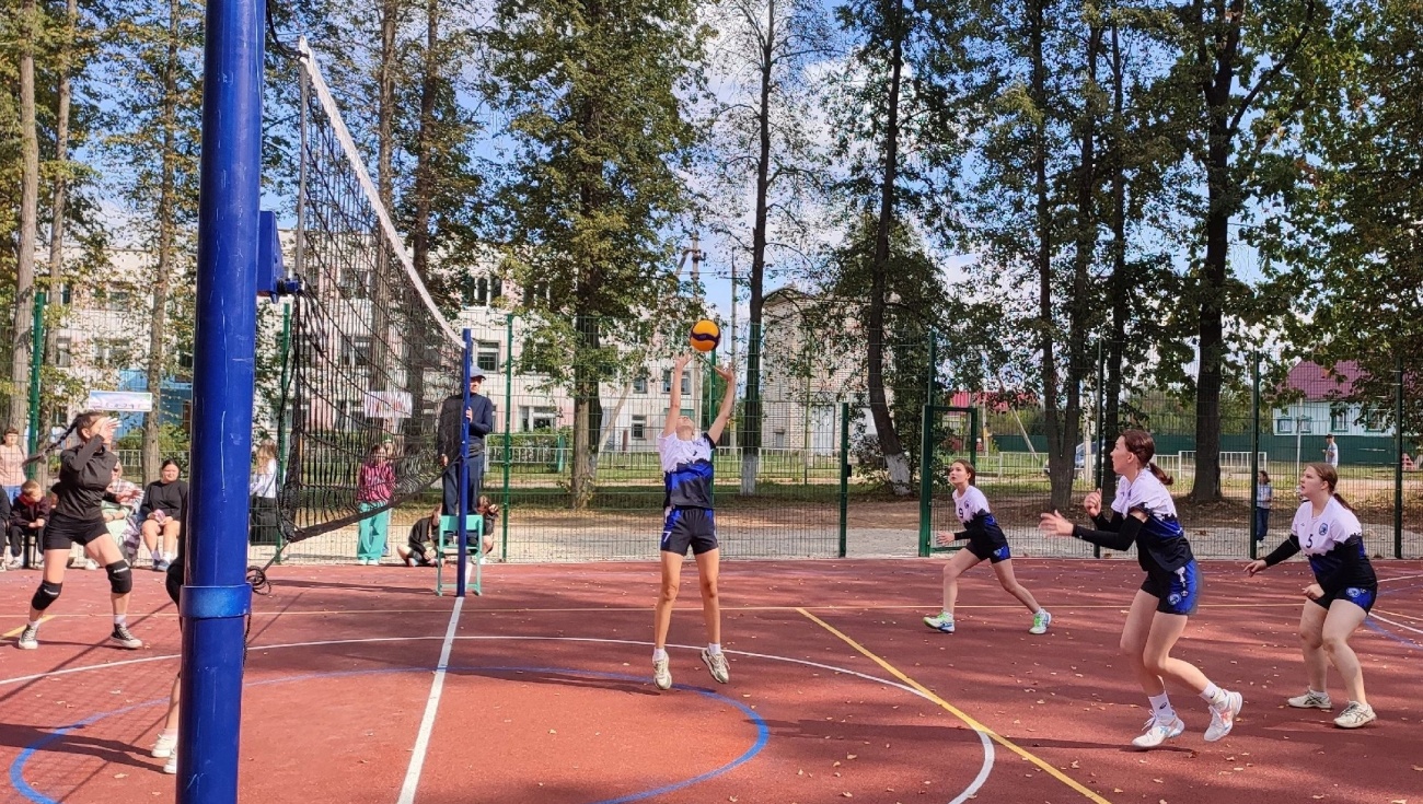 В Мари-Турекском районе открыли многофункциональную спортплощадку