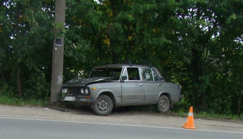 В Йошкар-Оле пьяный водитель врезался в столб