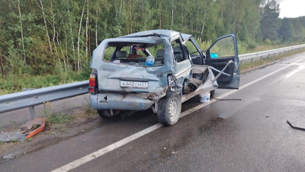 В Медведевском районе при столкновении «КамАЗа» и «ВАЗ -2120» пострадала женщина