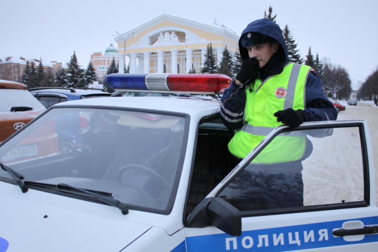 В Йошкар-Оле автоинспекторы помогли маме встретиться с потерявшимся ребёнком