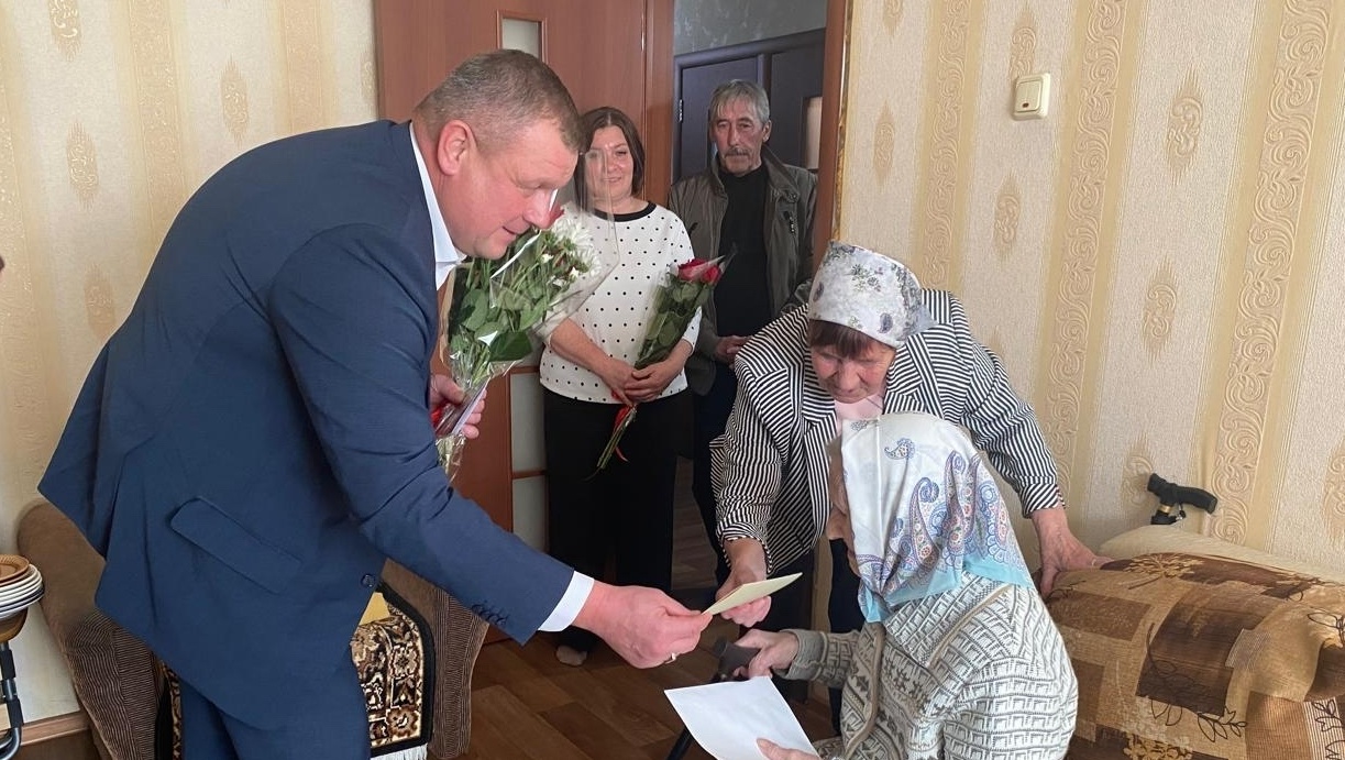 Жительницу Медведевского района поздравили со 100-летием