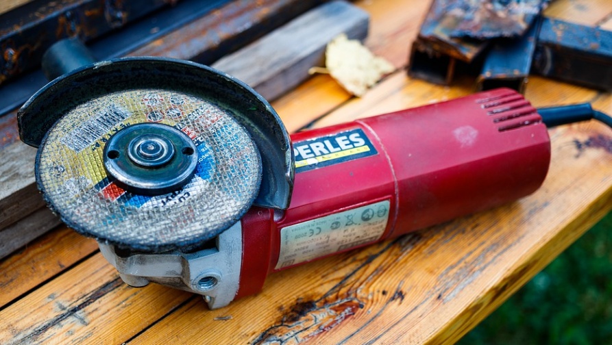 В Марий Эл подросток украл у приятеля электроинструменты и ноутбук