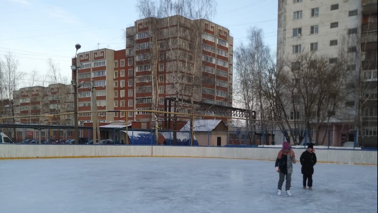 В селе Семёновка залили каток