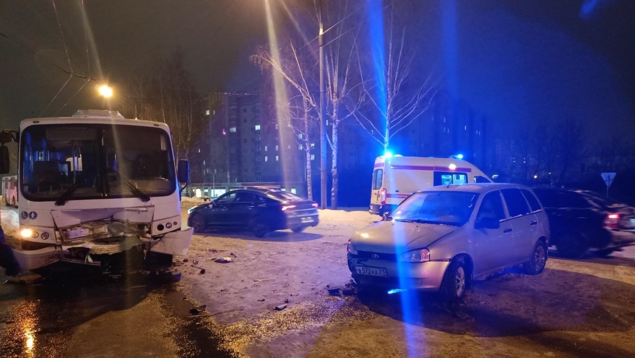 В Йошкар-Оле ищут очевидцев ДТП с пассажирским автобусом