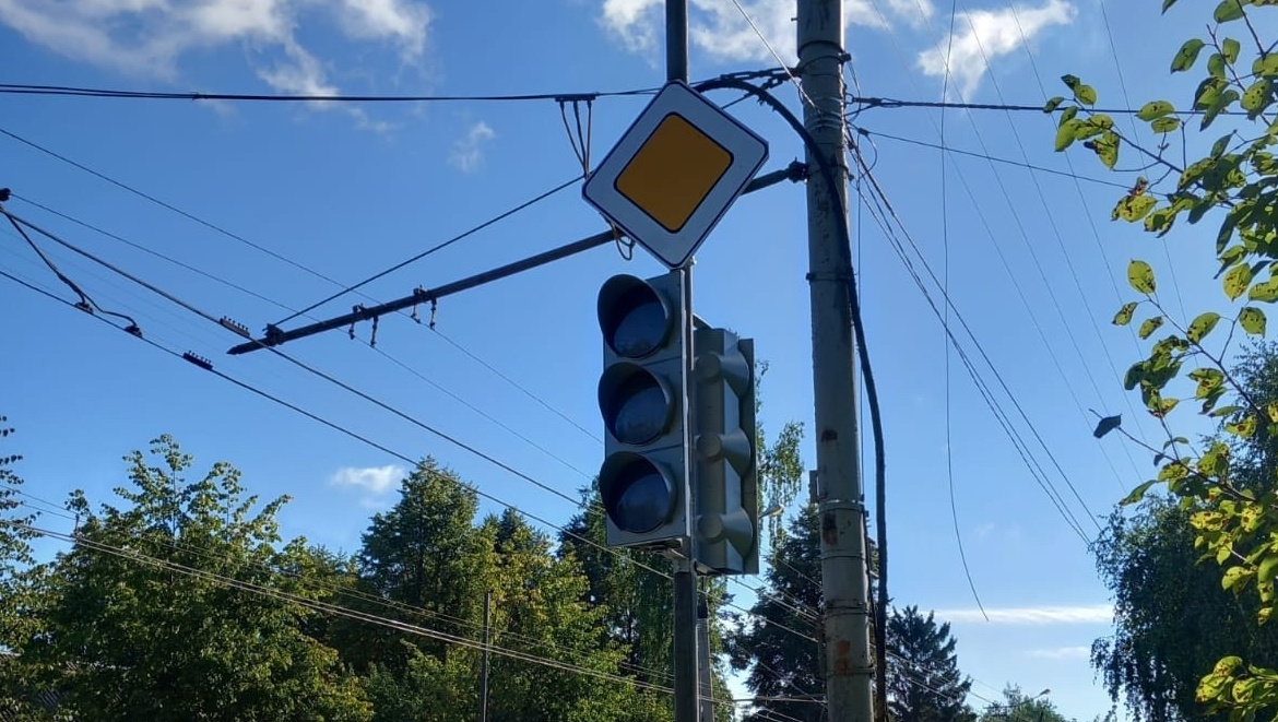 На перекрёстке Водопроводной и Вавилова в Йошкар-Оле установили новый светофор