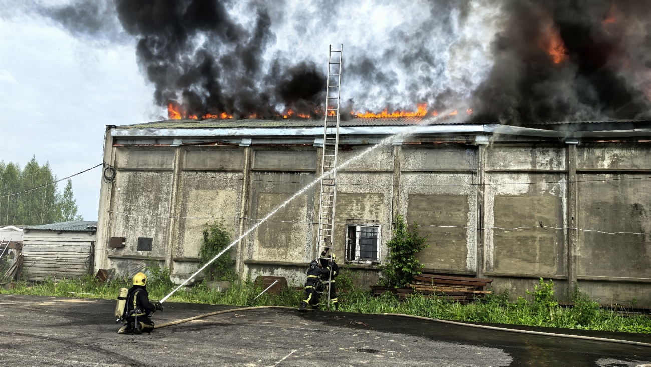 Операцией по тушению пожара в Оршанке руководил глава ГУ МЧС генерал-майор Шангин