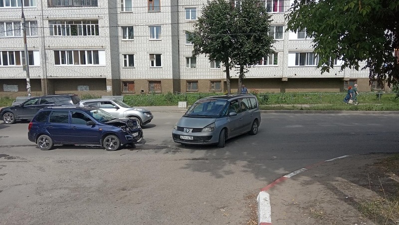 В Йошкар-Оле водители не поделили дорогу