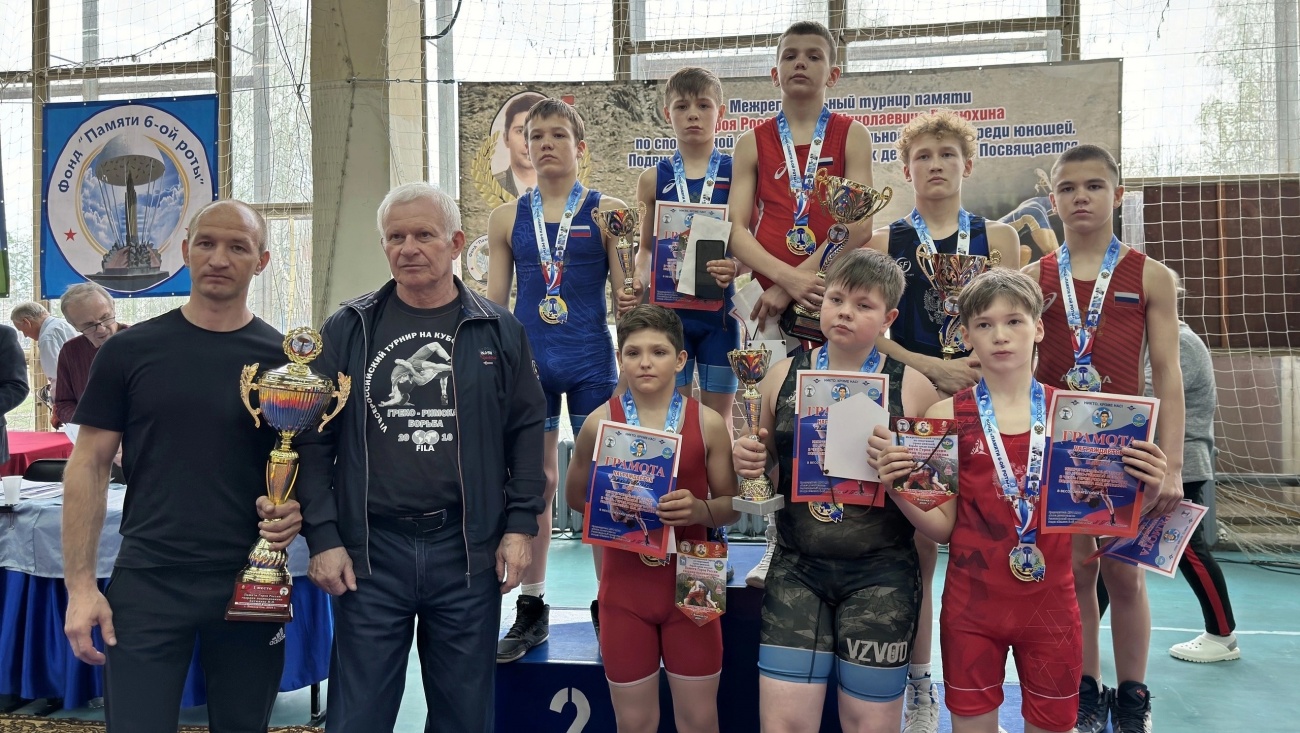 В Межрегиональном турнире по греко-римской борьбе лучшей стала команда Волжска