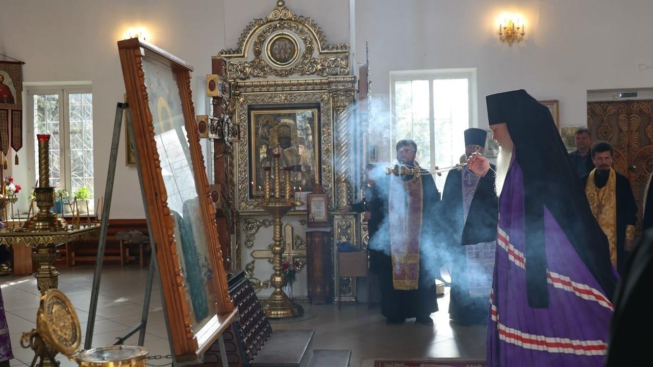 В Волжскую епархию привезли крест-мощевик с частицей Ризы Господней 