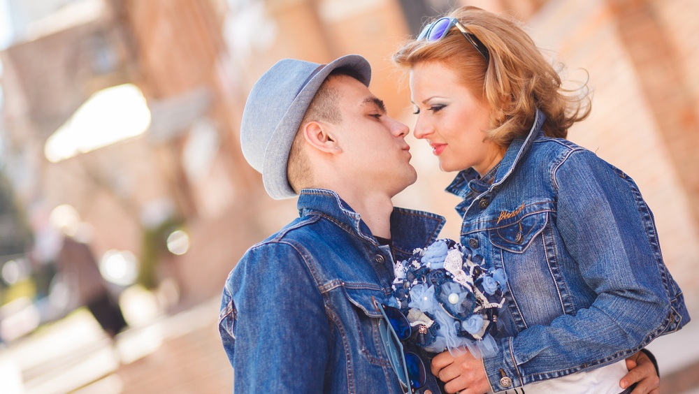 Врач разъяснила, чем опасны поцелуи