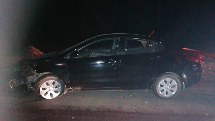 На Казанском тракте иномарка врезалась в металлический отбойник