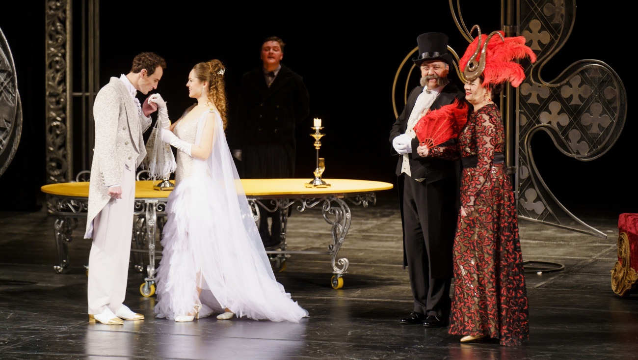 Премьера в Йошкар-Оле: в Русском театре драмы отыграли «Свадьбу Кречинского»