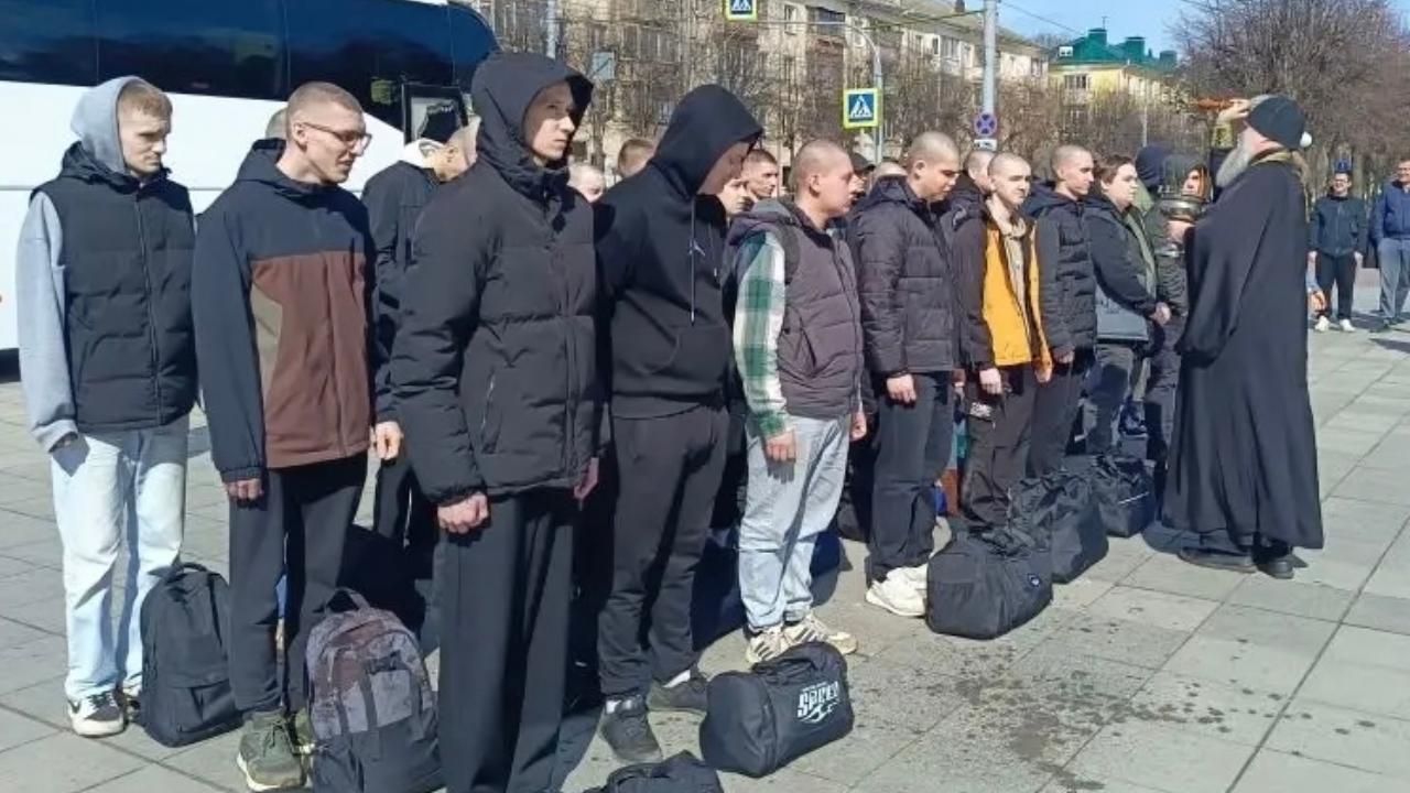 Первая команда призывников покинула Йошкар-Олу