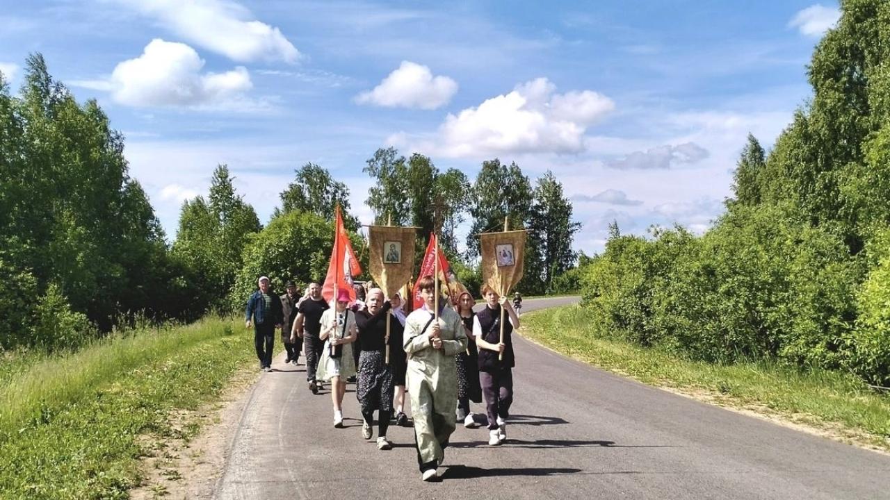 Во время крестного хода в Мари-Турекском районе покрестили молодого парня