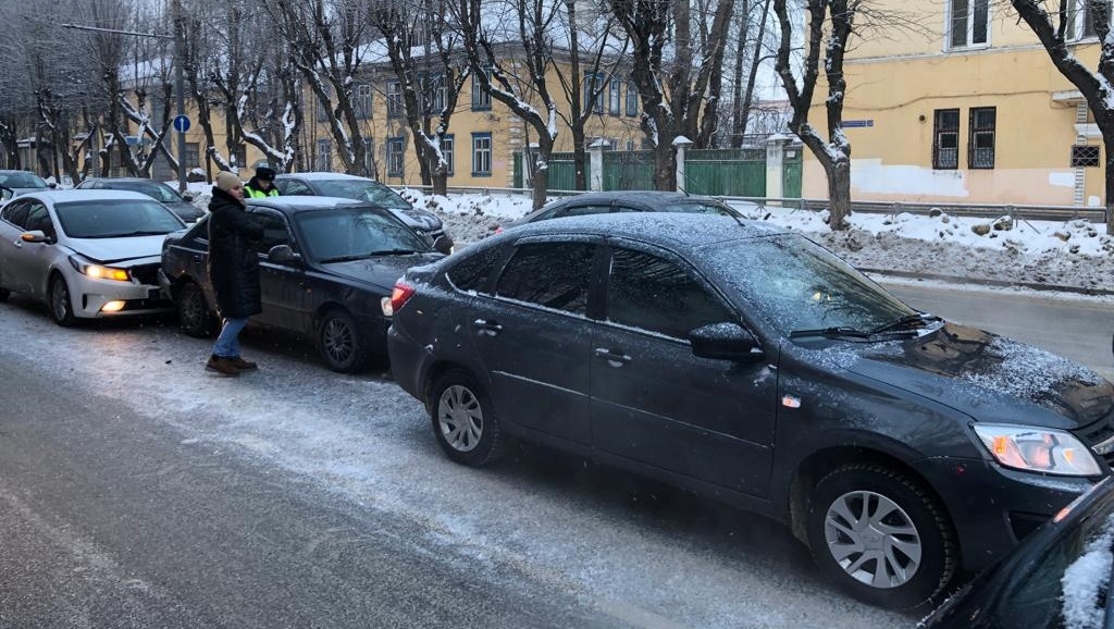В Йошкар-Оле столкнулись три иномарки