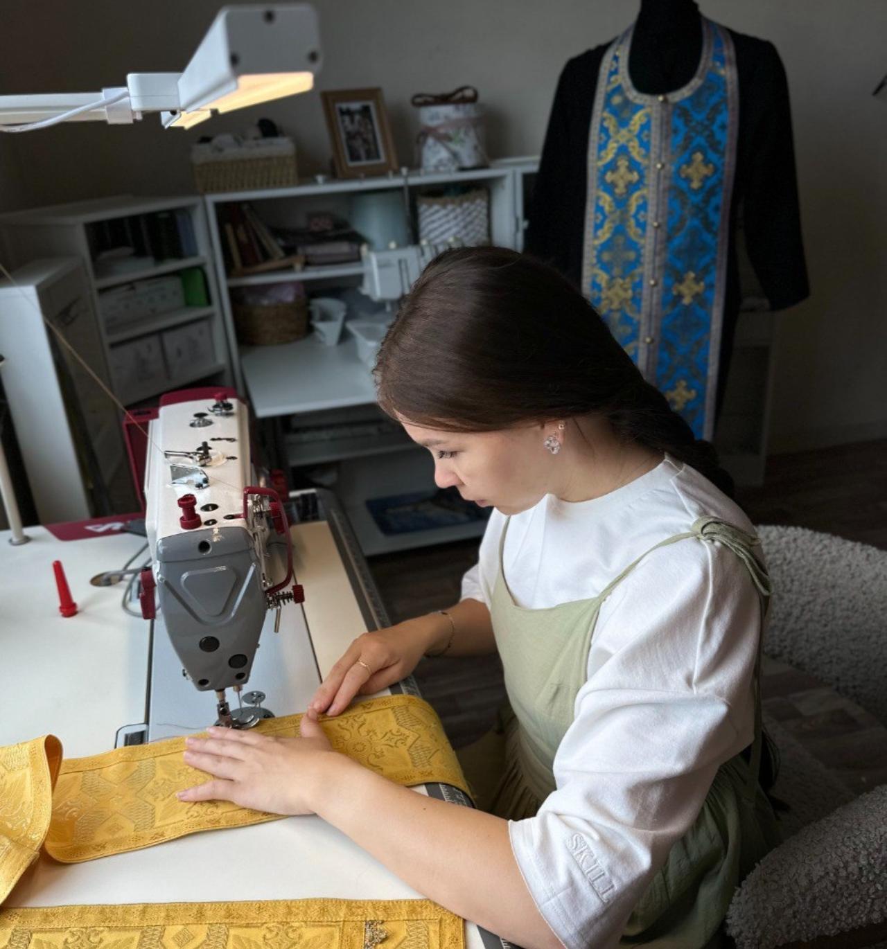 Семья Михайловых из Волжска заключила соцконтракт на пошив церковного облачения