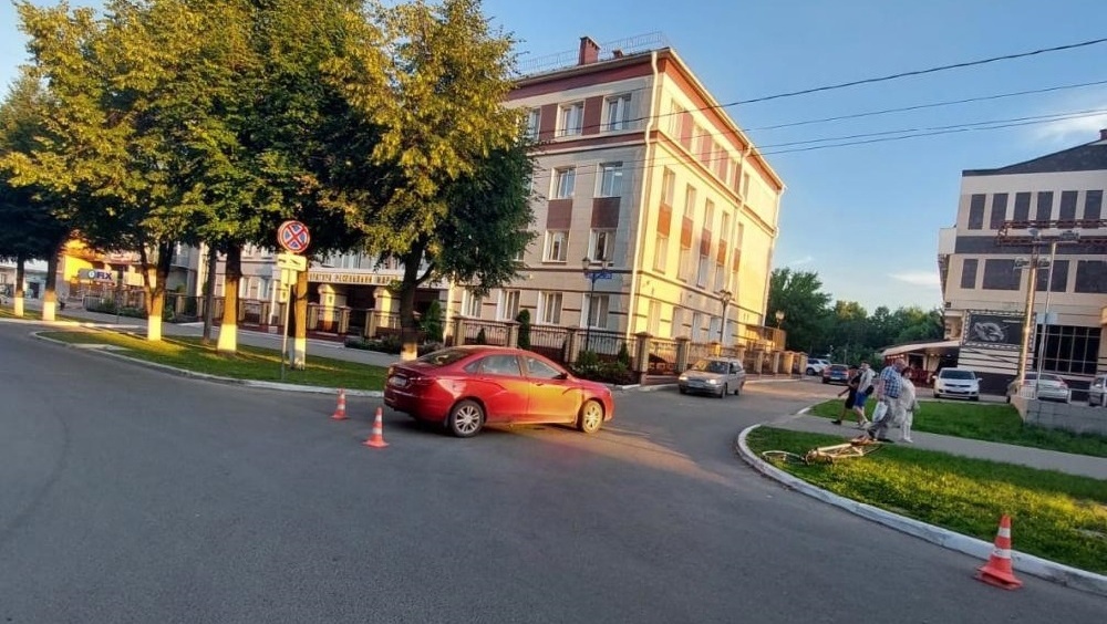 В Йошкар-Оле велосипедист попал под колёса «Лады Веста»