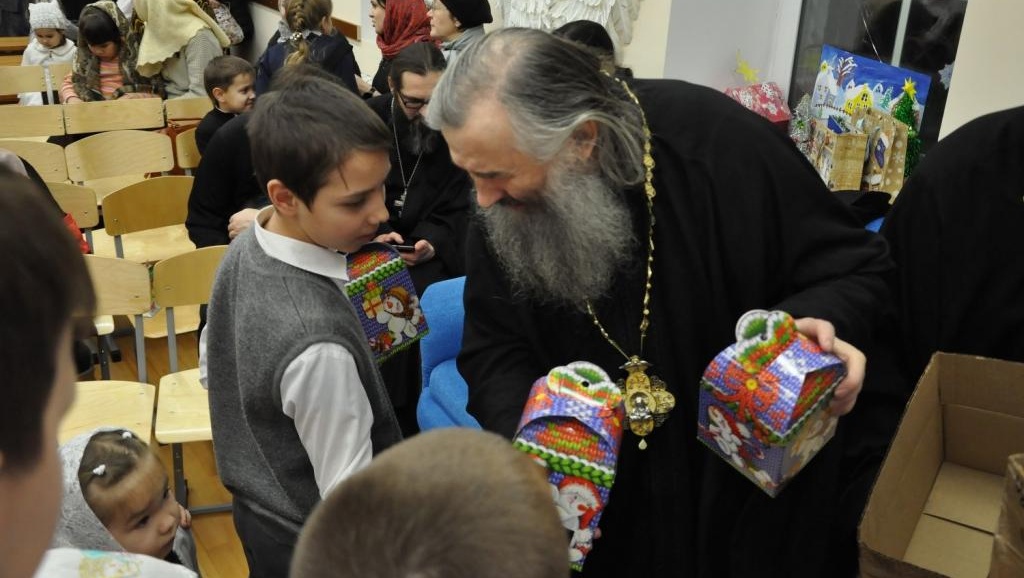 Митрополит Йошкар-Олинский и Марийский Иоанн принимает поздравления