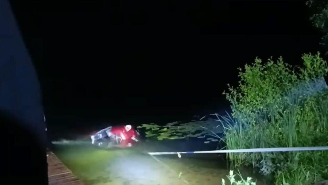Автомобиль с женщиной затонул на глубине 28 метров на озере в Волжском округе