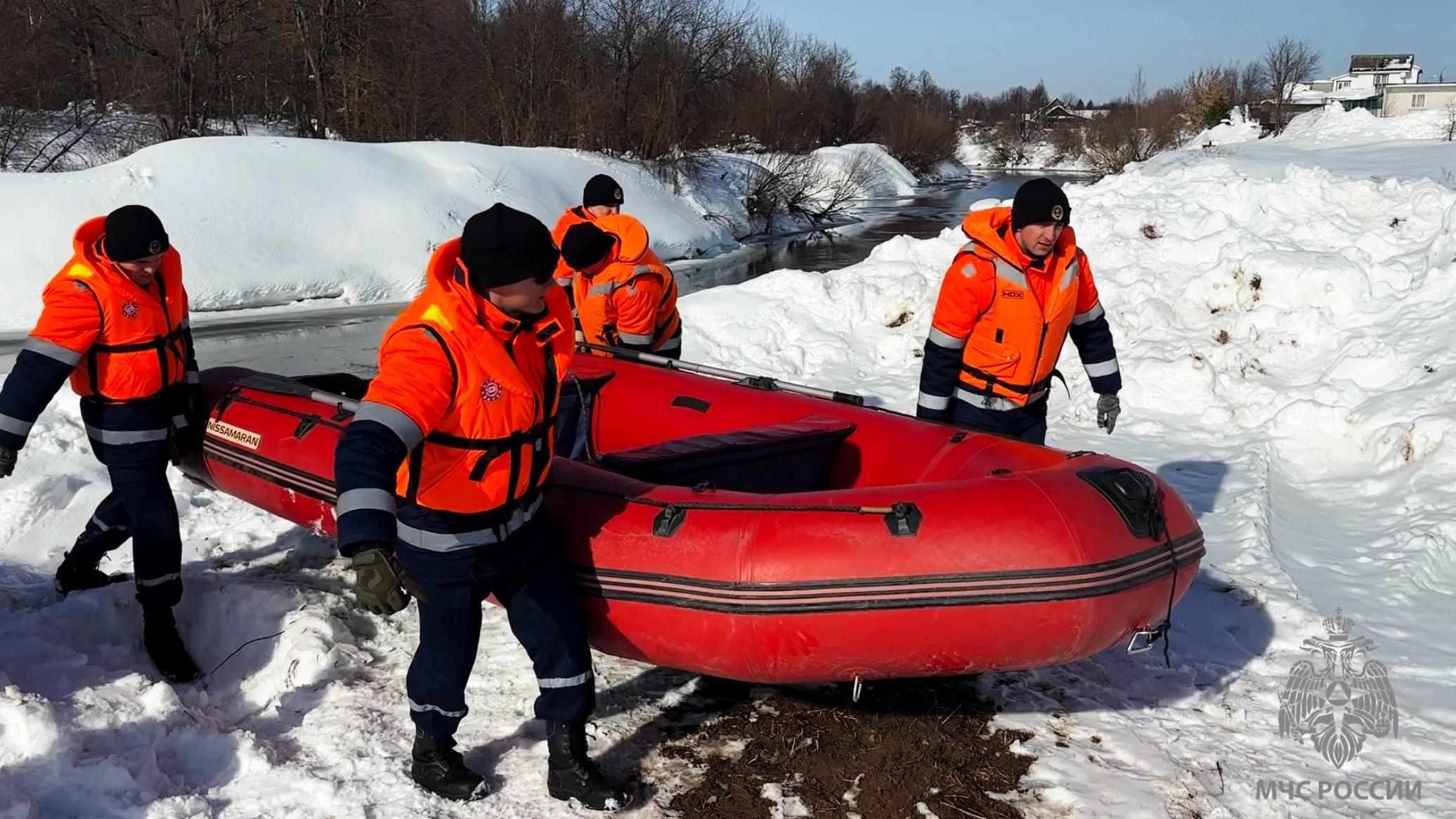 В Марий Эл тушили «лесные пожары» и боролись с «затоплением территорий»
