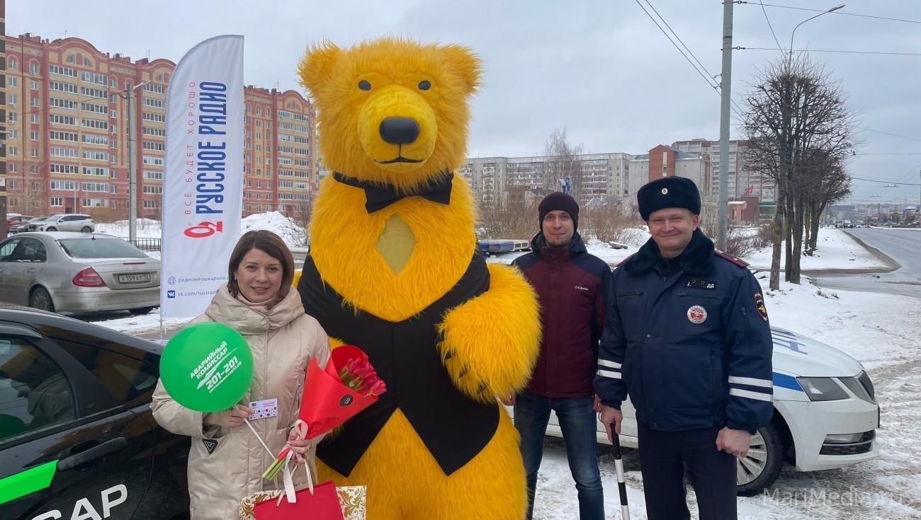 Русское Радио Йошкар-Ола и МариМедиа поздравляют женщин за рулём с 8 марта