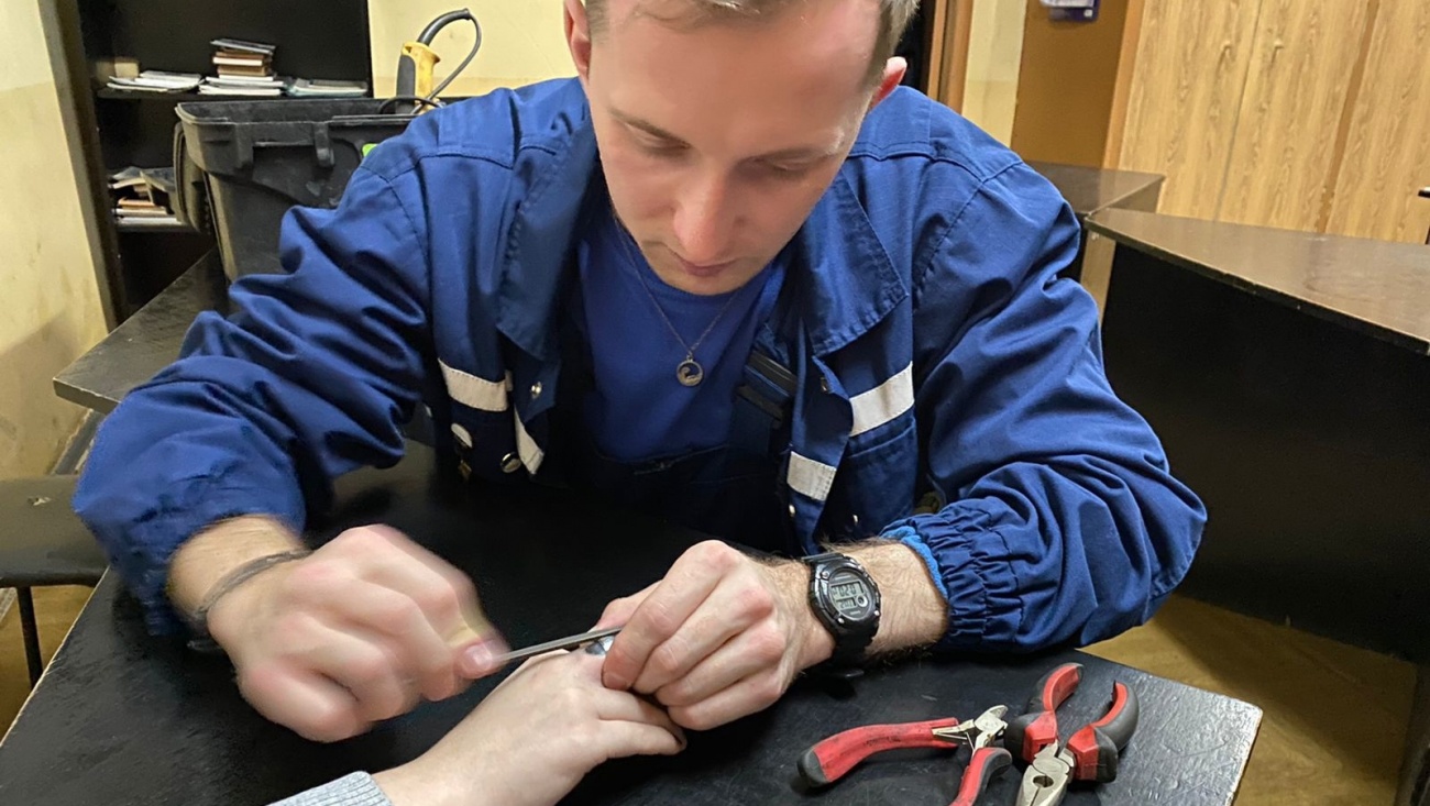 Сотрудники МАСС спасли палец 12-летней девочке-подростку