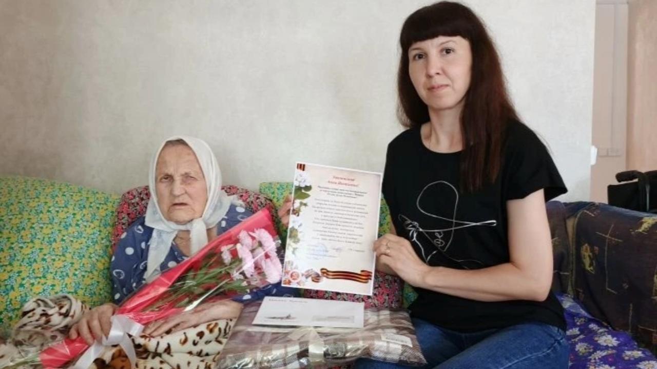 Ветеран педагогического труда из Марий Эл получила поздравление президента России