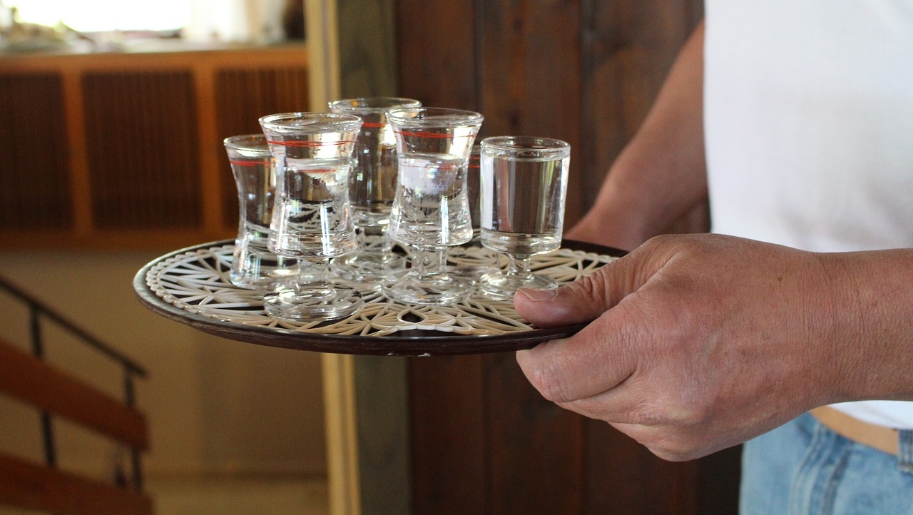 Депутаты Госсобрания от ЛДПР предлагают закрыть наливайки